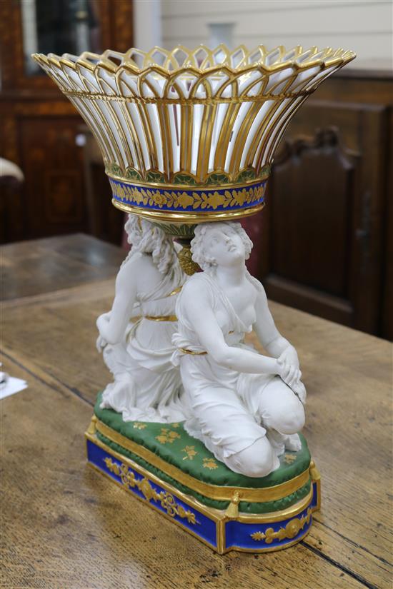A Paris porcelain dessert service centrepiece